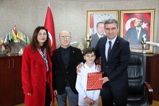 Başkan Cüneyt Yemenici başarılı öğrencileri ödüllendirdi 2