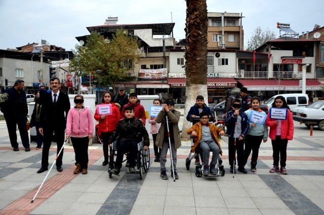 Görme engelli öğretmenden Dünya Engelliler Günü’nde farkındalık etkinliği