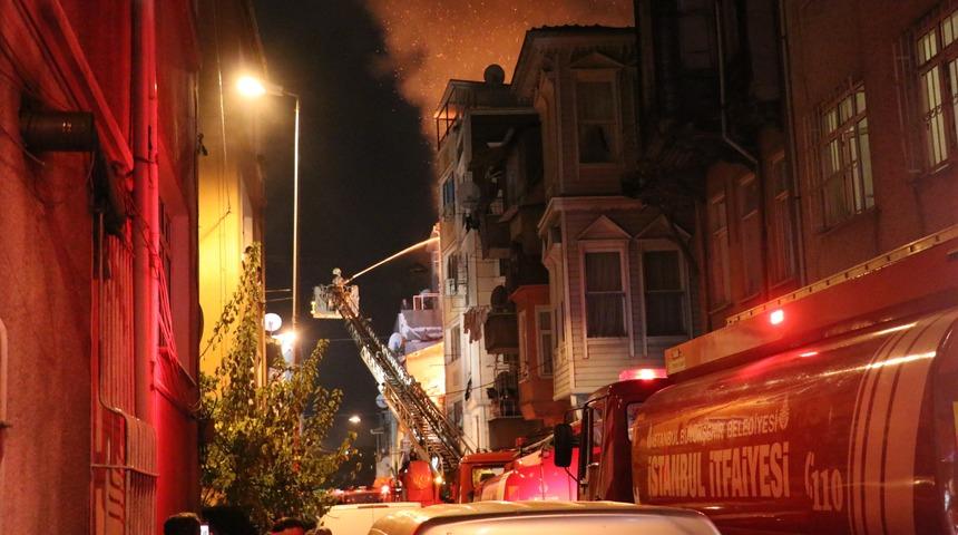 İstanbul'da korku dolu gece! Sokak &ccedil;ığlık sesleriyle inledi