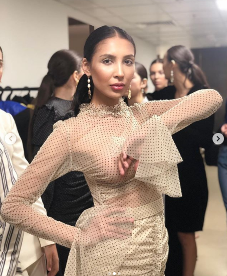 Defileye katılan vekilin elbisesi olay oldu G4