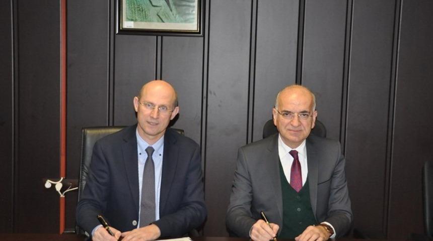 OM&Uuml; ve SMMMO arasında &ldquo;Uygulamalı Eğitim İşbirliği&rdquo; protokol&uuml;