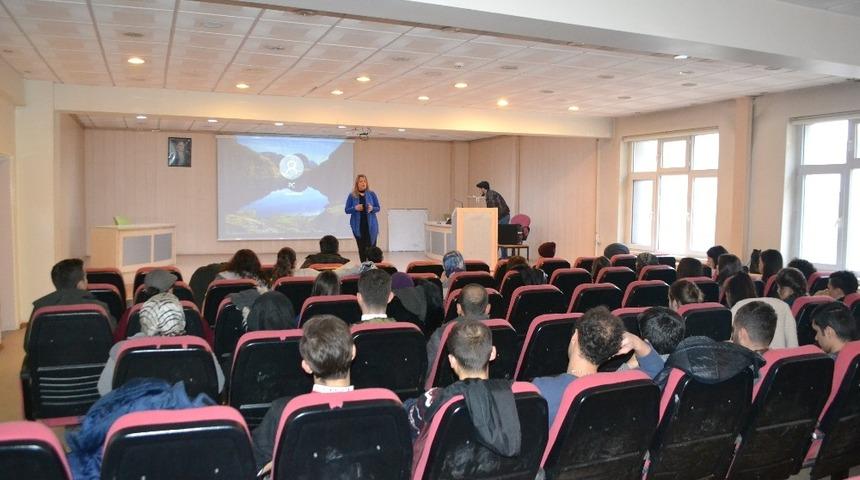 İletişim Fak&uuml;ltesi &ouml;ğrencilerine &ldquo;T&uuml;ketici Hakları&rdquo; semineri