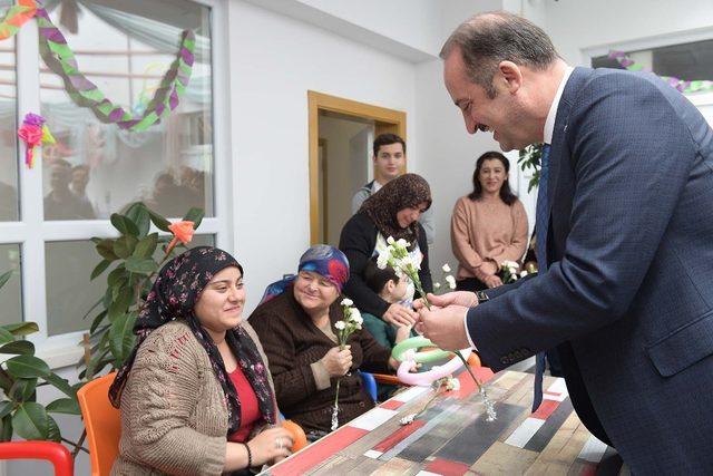 Başkan Akgül engellileri yalnız bırakmadı