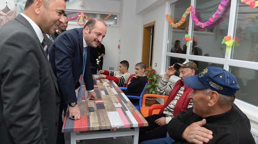 Başkan Akg&uuml;l engellileri yalnız bırakmadı