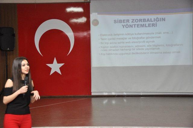 Siber zorbalıktan korunma yolları anlatıldı