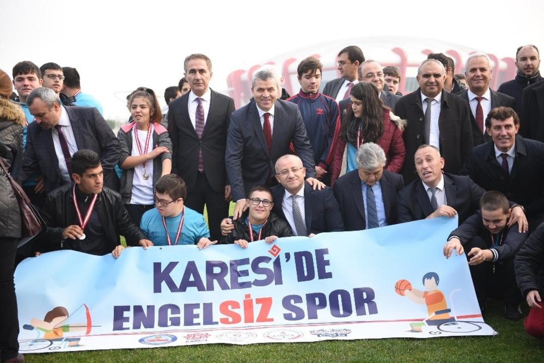 Engelsiz y&uuml;rekler sporda buluştu