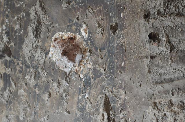 Roma döneminden kalma fresk, yontularak çalındı 2