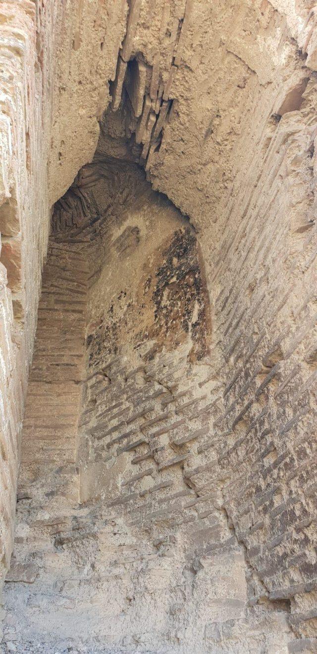 Roma d&ouml;neminden kalma fresk, yontularak &ccedil;alındı 4