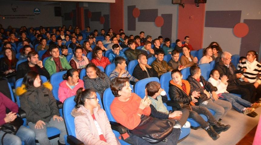 Söke’de Engelliler Hacivat ve Karagöz’le Eğlendi