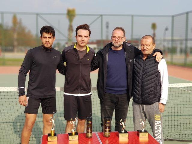 Salihli’de nefesleri kesen tenis turnuvası