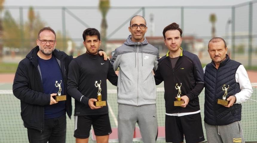Salihli&rsquo;de nefesleri kesen tenis turnuvası