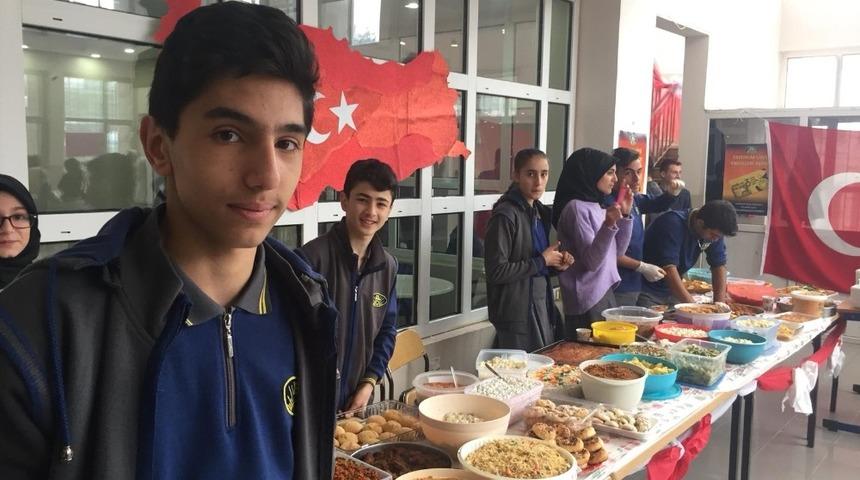 Lise öğrencileri engelliler için kermes açtı