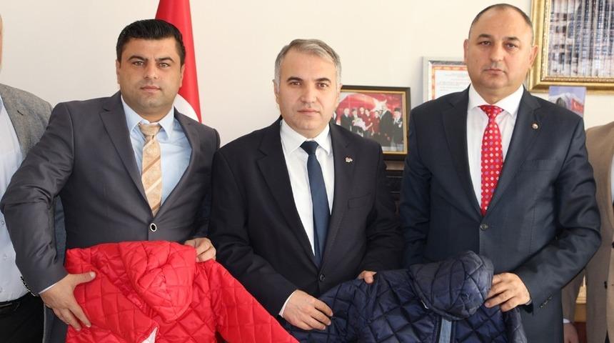 Ticaret Borsası&rsquo;ndan ihtiya&ccedil; sahibi &ouml;ğrencilere mont