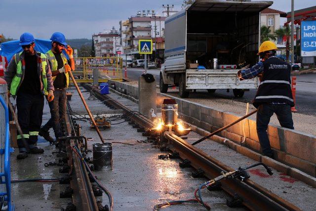 Mühendis adayları raylı sistem projesini inceledi