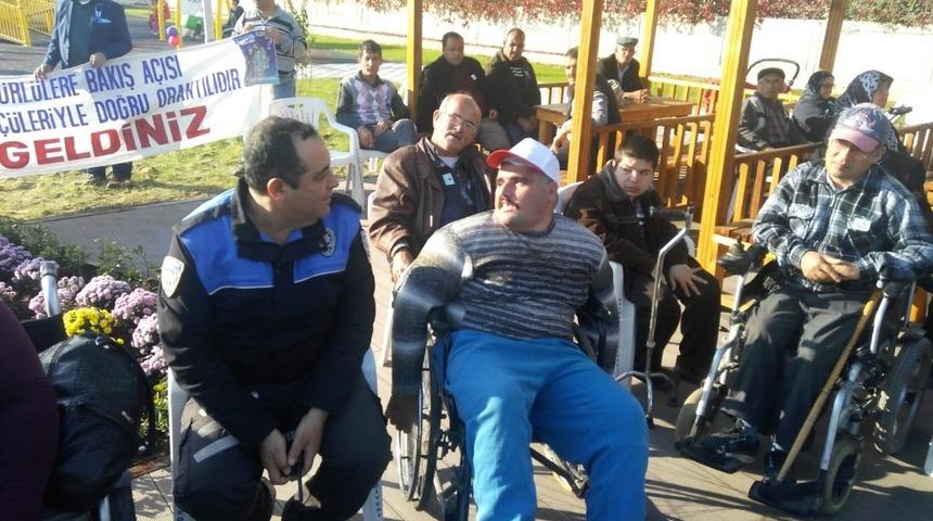 Polis engellileri unutmadı
