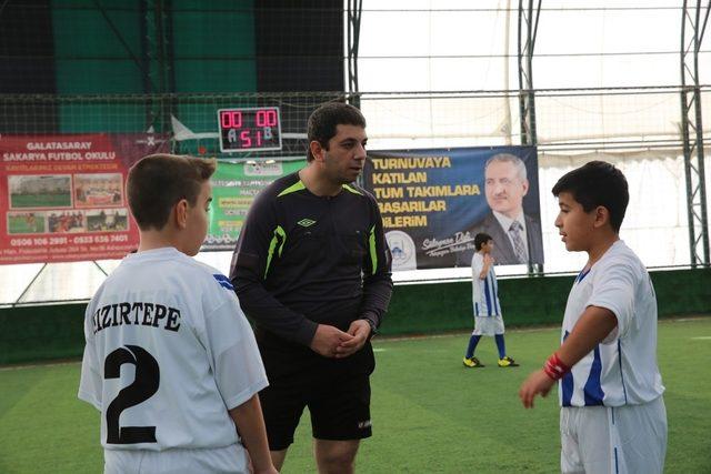 Miniklerde futbol turnuvası heyecanı başladı