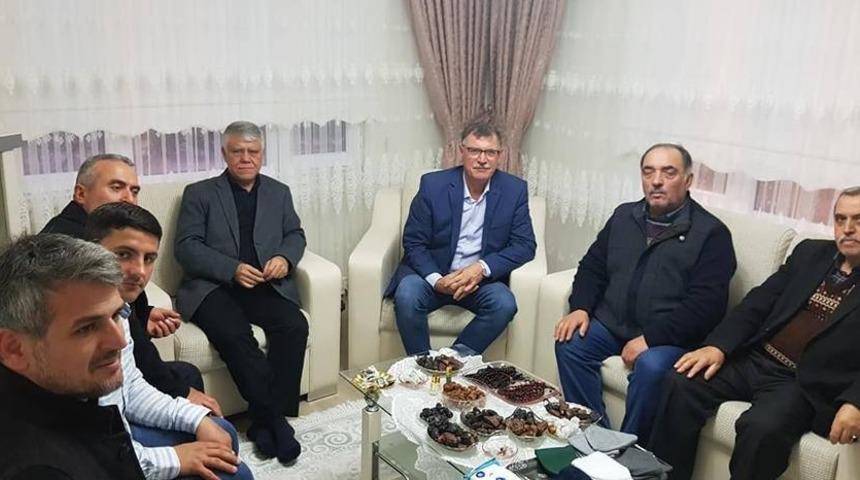 Başkan Duymuş, umreden gelen vatandaşları ziyaret etti