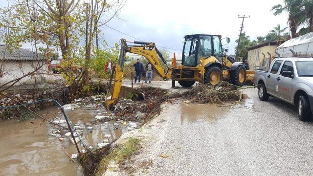 Kumluca’da sağanak yağmur