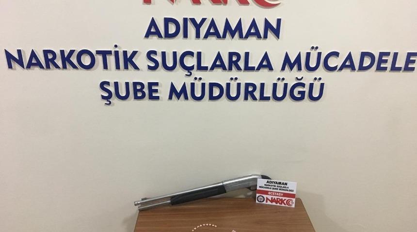 Narkotik polislerinden uyuşturucu operasyonu