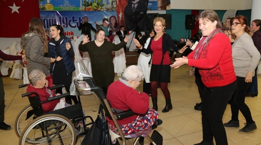 Engelli vatandaşlar g&ouml;n&uuml;llerince eğlendi