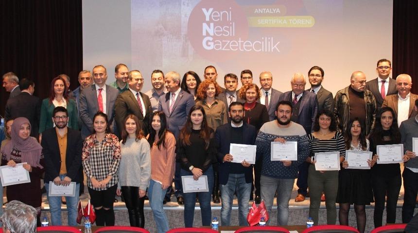Yeni nesil 25 gazeteci sertifikalarını aldı