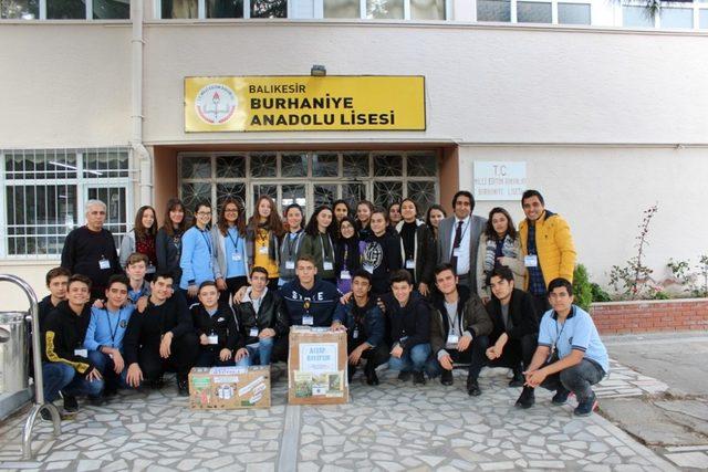 Burhaniyeli öğrencilerin örnek davranışı takdir topladı