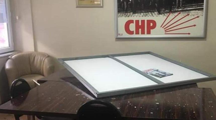 Kayseri'de CHP binasına saldıran kişi CHP'li &ccedil;ıktı
