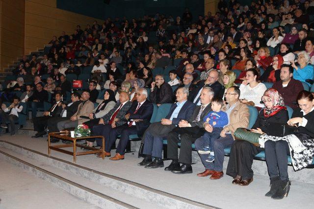 Öğretmenler Korosu geceye damga vurdu