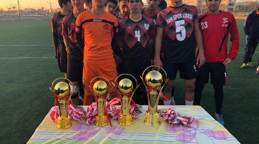 Van’da kız ile erkek futbol müsabakaları sona erdi