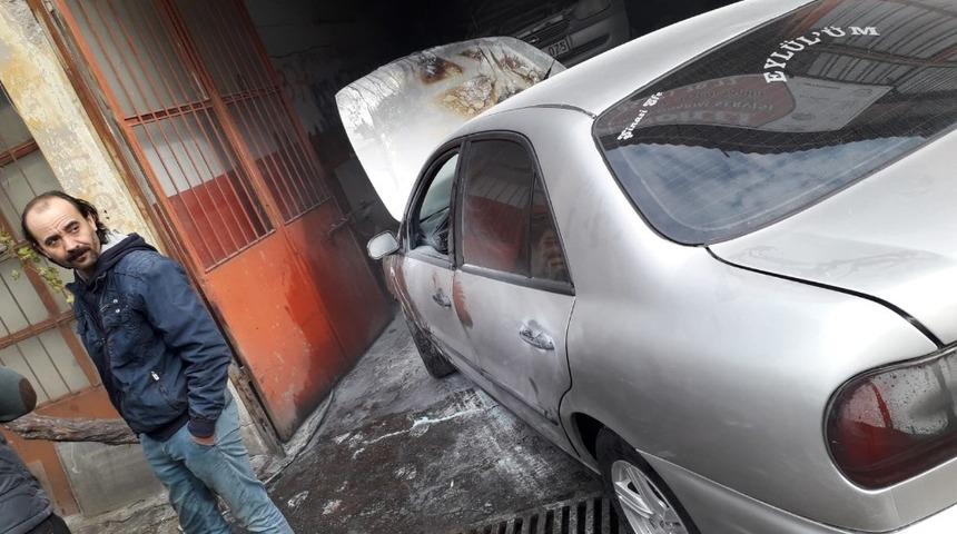 Tamirhanede &ccedil;ıkan yangında ara&ccedil; kullanılamaz hale geldi