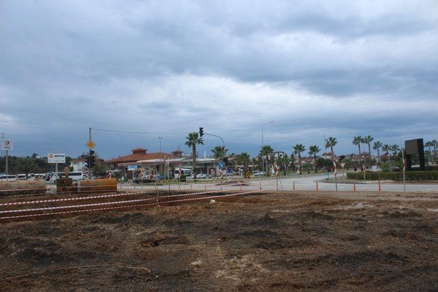 Manavgat’ta köprülü kavşak çalışmaları