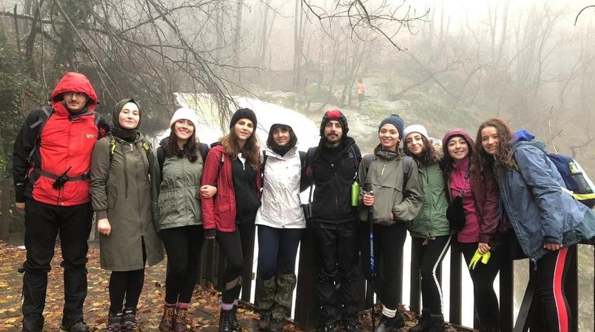 &Uuml;niversite &ouml;ğrencilerden Erikli Yaylası&rsquo;nda doğa temizliği