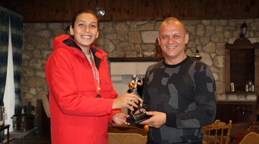 D&uuml;nya 3.&rsquo;s&uuml; G&uuml;neri&rsquo;den işadamı &Ouml;z&ccedil;elik&rsquo;e ziyaret