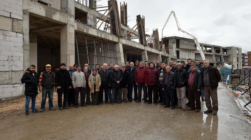 Mustafakemalpaşa esnafından 13 milyonluk pazar yerine tam not