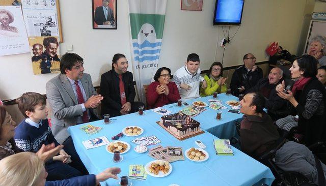 Başkan Demirağ, engelli vatandaşlarla buluştu, hediye dağıttı 1