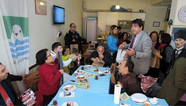 Başkan Demirağ, engelli vatandaşlarla buluştu, hediye dağıttı 2