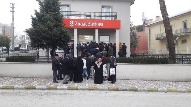 Kargı’da TOKİ müracaatı için uzun kuyruklar oluştu