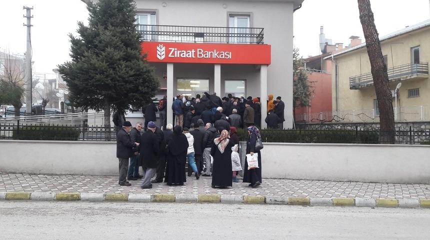 Kargı’da TOKİ müracaatı için uzun kuyruklar oluştu