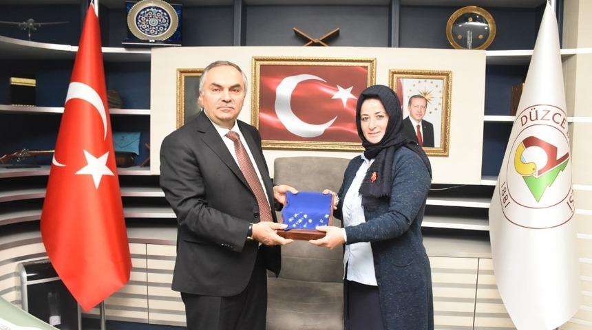 Otobüste unutulan cüzdanı sahibine teslim edildi