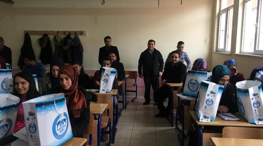 Çaldıranlı öğrencilere kitap ve eğitim materyali desteği