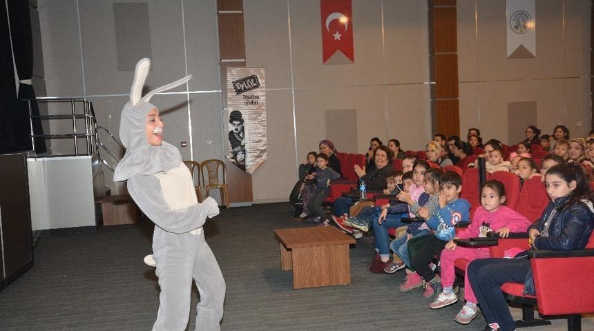 &rsquo;Uzun Kulak İle Tospik&rsquo; Efeler&rsquo;de miniklerle buluştu