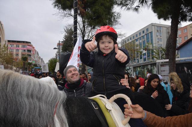 Avcılar'da 'Engelleri kaldırın' yürüyüşü