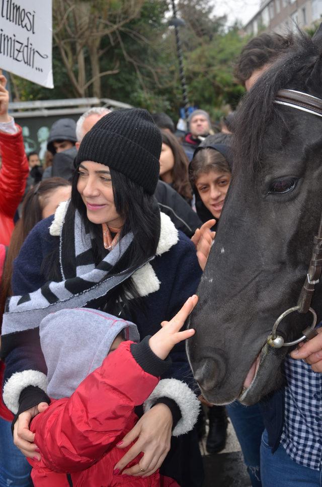 Avcılar'da 'Engelleri kaldırın' yürüyüşü