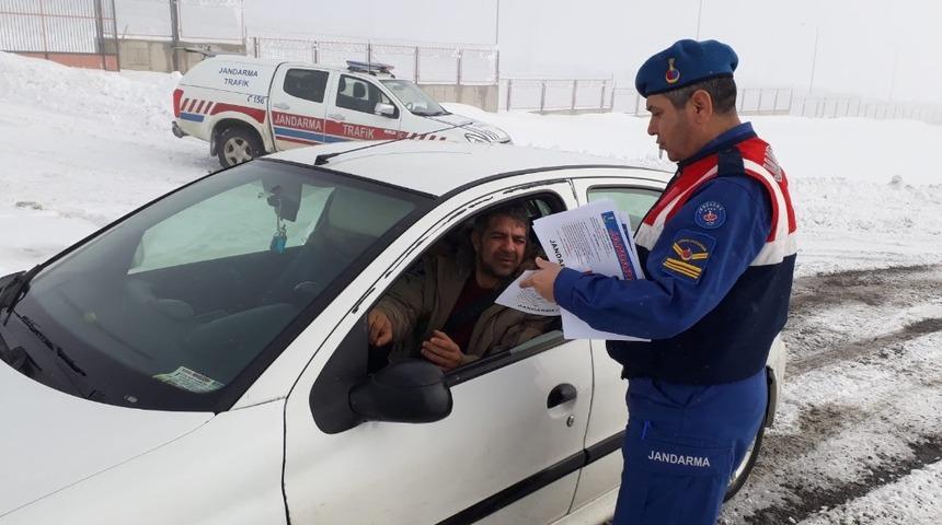 Artvin&rsquo;de jandarmadan s&uuml;r&uuml;c&uuml;lere kış uyarıları