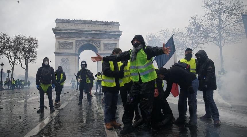 Fransa'daki Sarı Yelekliler protestosu nedeniyle PSG - Montpellier maçını ertelendi