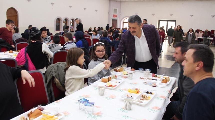 Başkan Akın, kursiyerler ile bir araya geldi