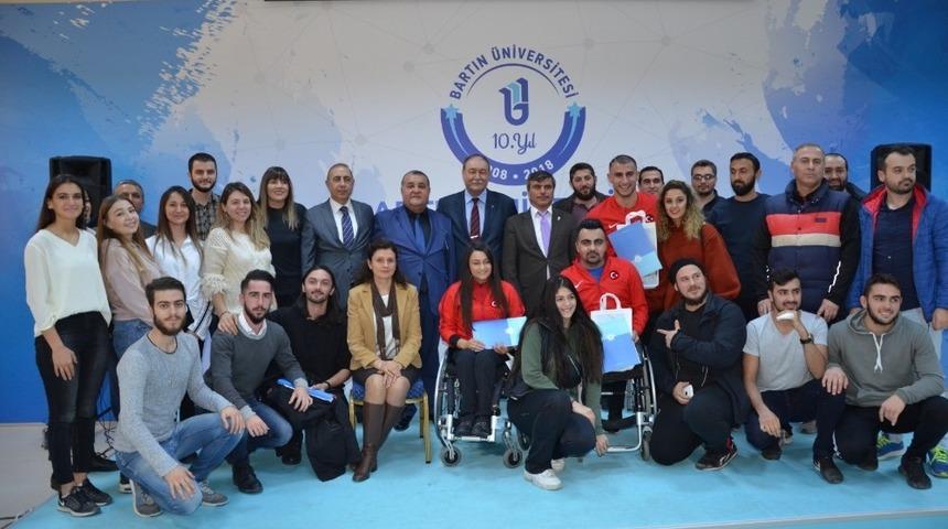 B&Uuml;&rsquo;den &lsquo;Engelleri yıkan şampiyonlar&rsquo; paneli