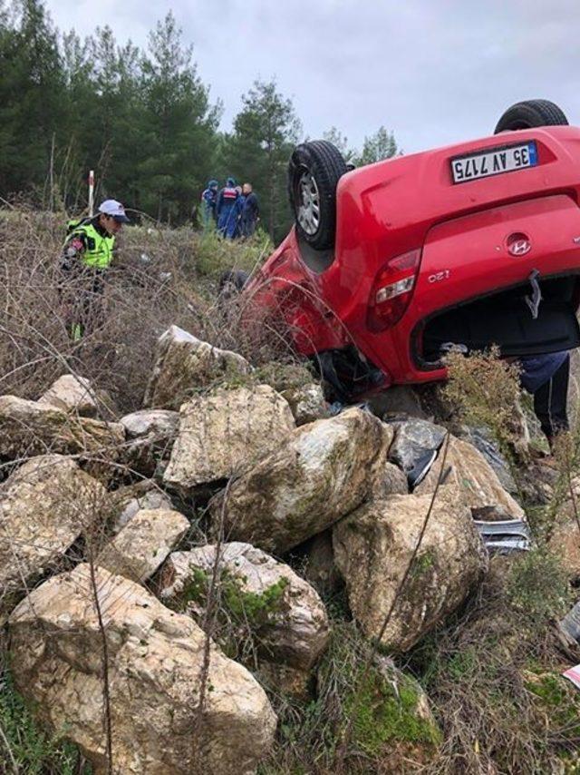 Araç karşı şeride geçti: 2 yaralı