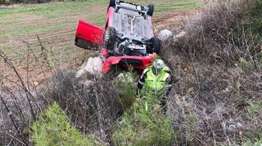 Ara&ccedil; karşı şeride ge&ccedil;ti: 2 yaralı