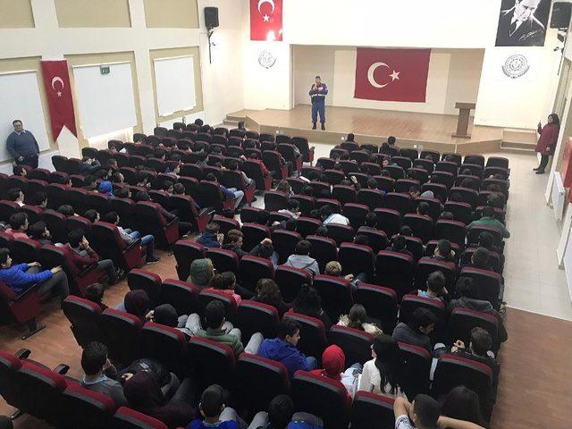 Jandarmadan öğrencilere trafik semineri